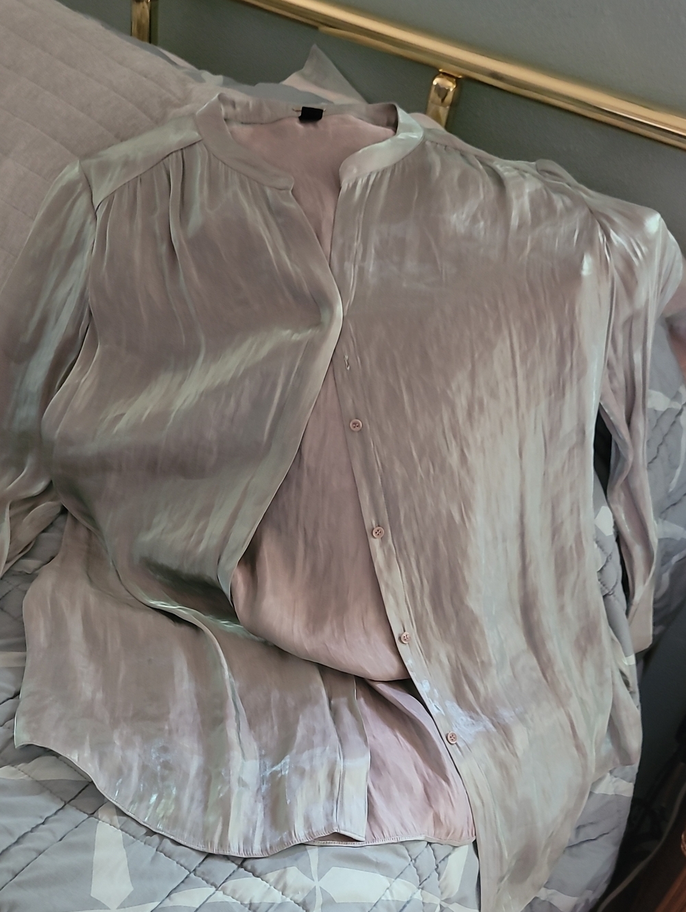 Black Label Satin-Look Blouse in Light Gray